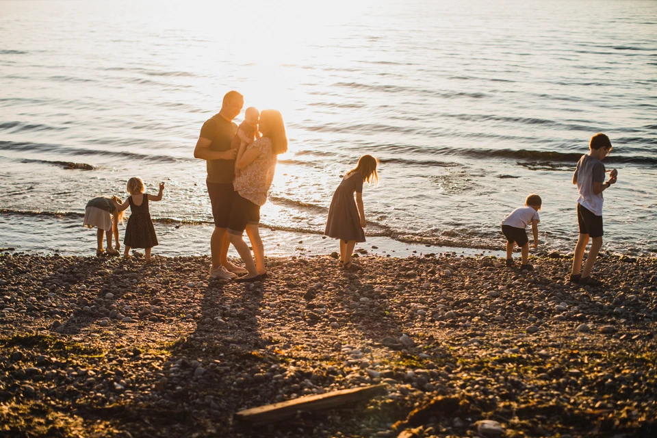 Family of 8 lifestyle family photography.