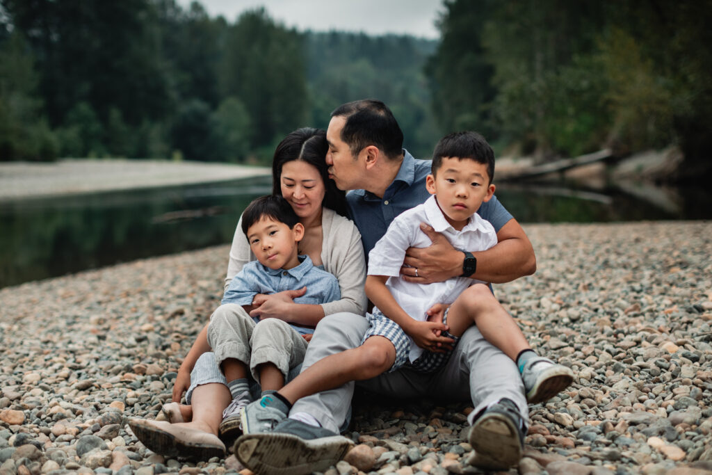 Family photographers can create passive income with their experience.