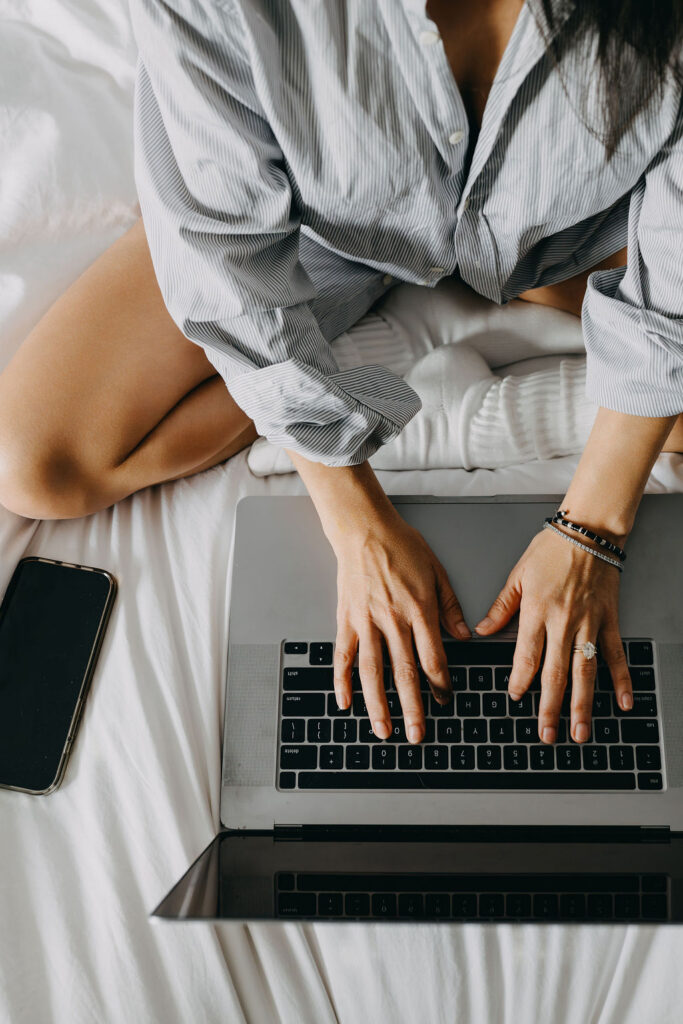 A professional creator recording an online course to build digital passive income for photographers.
