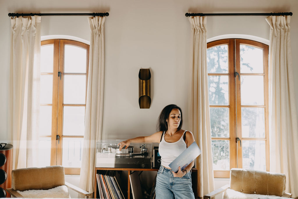 A lifestyle photographer working on an email marketing strategy to learn how to book more family photography clients via an email list.